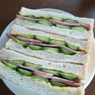 パストラミハムのサンドイッチ